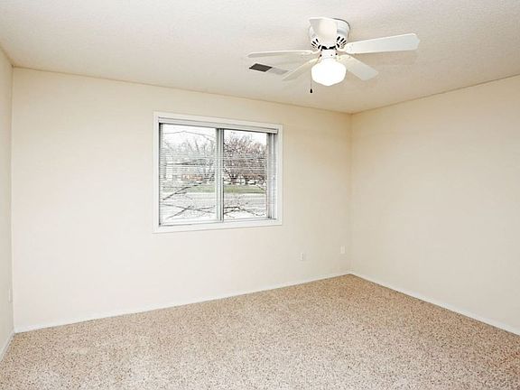 5th image of 240 Courtyard Dr #2111
