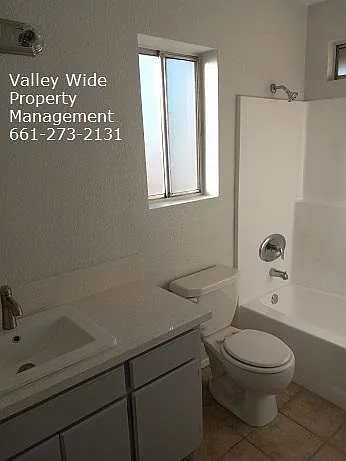 upstairs shared bathroom