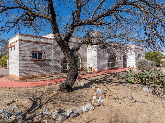 2nd image of 557 S Corpino De Pecho