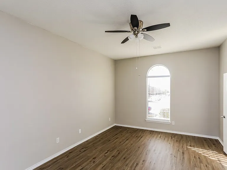 312 Singleton Dr — Photo 9