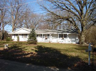 10619 Grover Oaks Dr, Roscoe, IL 61073