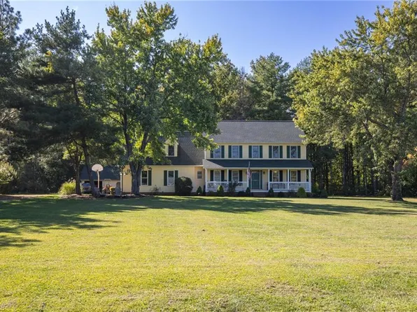 7527 Dubach Rd, Summerfield, NC 27358