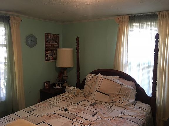 2nd image of 618 Clark St