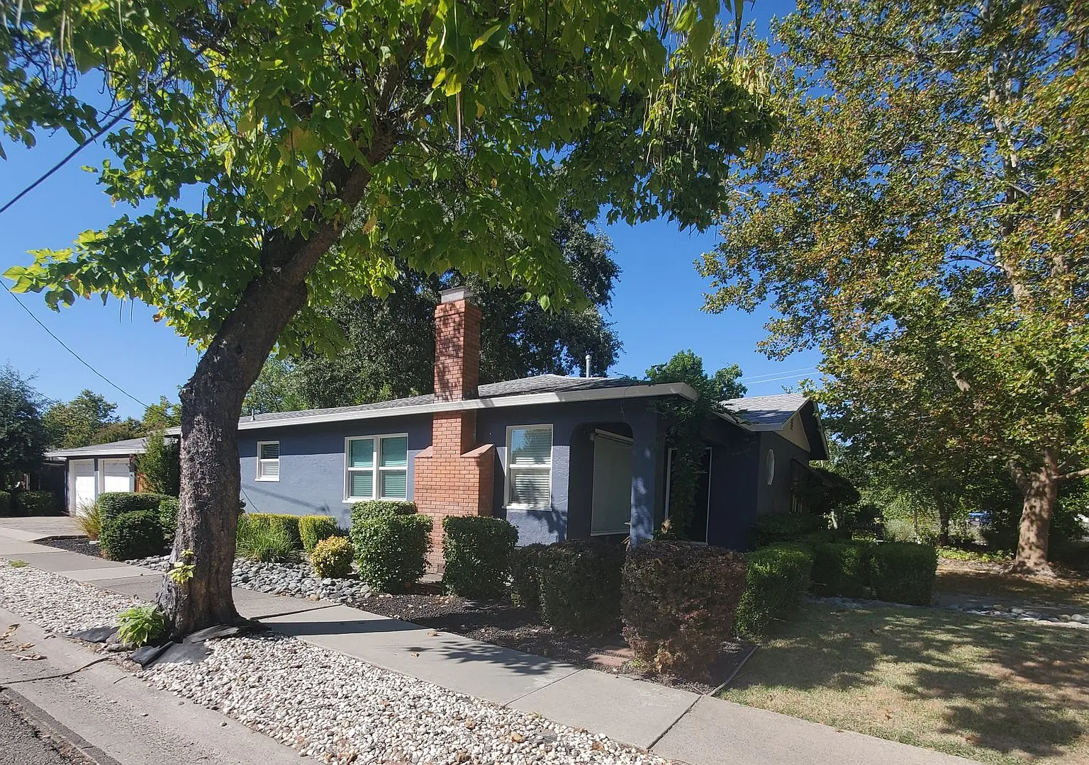 Updated Garden Tract Stunner with Landscaper Included! — Photo 2