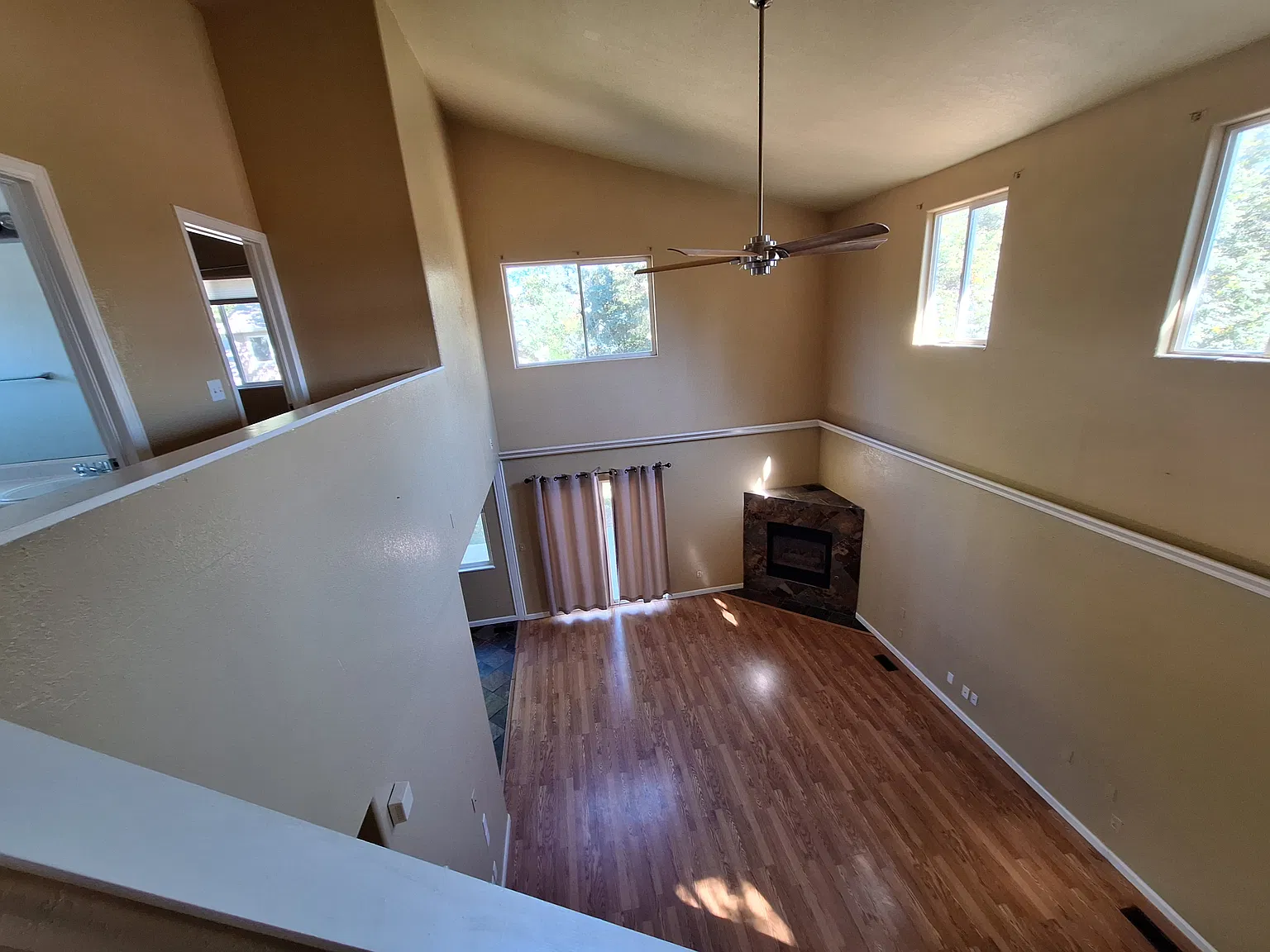 4 bed, 3.5 bath, 2640 sqft, $2,750 — Photo 2