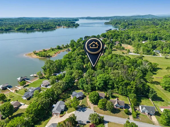 9917 Shore Dr, Soddy Daisy, TN 37379