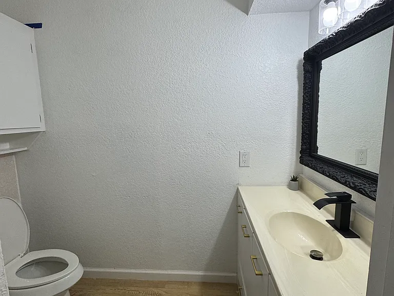 105 E 11th St #3 — Photo 15