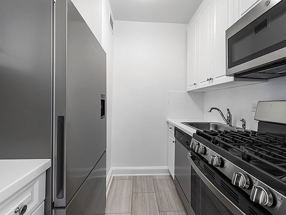3rd image of 211 E 70th St APT 16