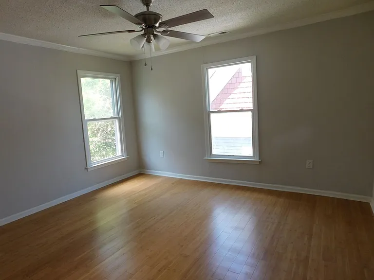 304 Avenue A — Photo 17