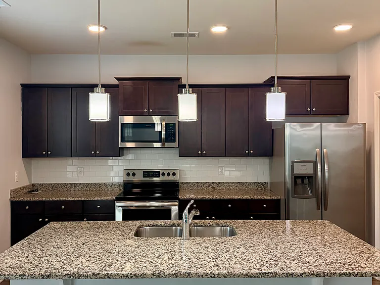 74 Parkside Dr — Photo 6