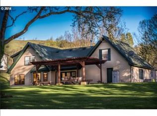 6743 N Bank Rd, Roseburg, OR 97470