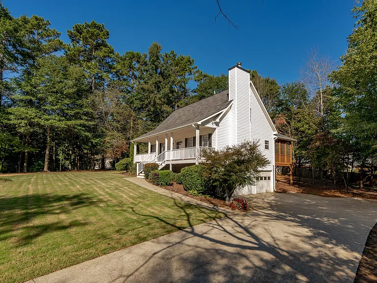 325 Dobbs Rd — Photo 7