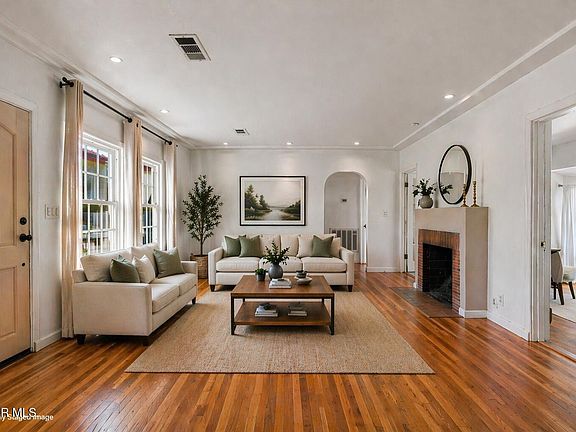 4th image of 700 Hillcrest Dr
