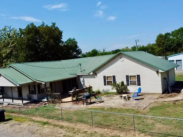 110 S 3rd St, Coal Hill, AR 72832