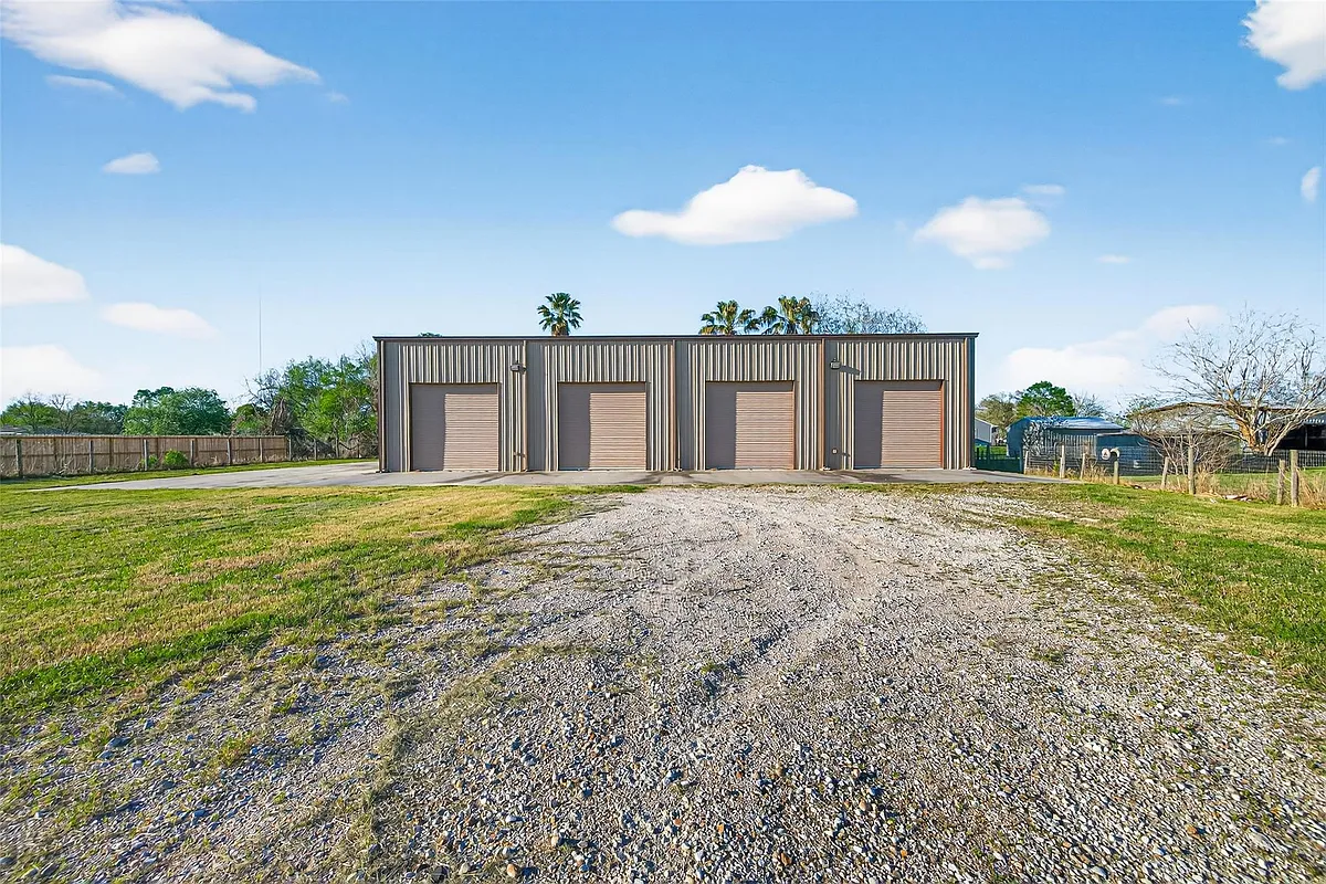 Building Photo - 5901 County Road 675 #B