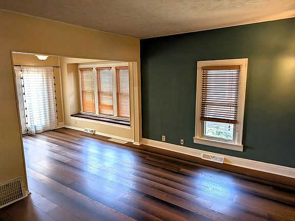 5th image of 622 S 11th St