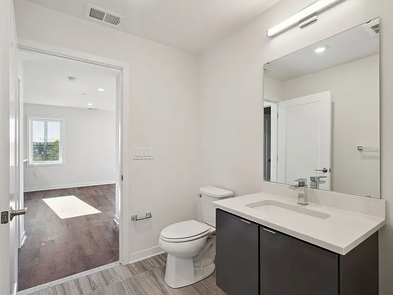 Graduate Pointe — Photo 152