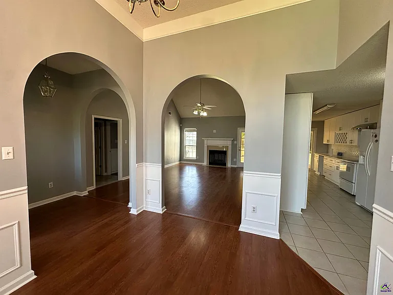 225 Autumn Woods Dr — Photo 4