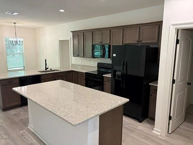 190 Southgate Dr — Photo 6