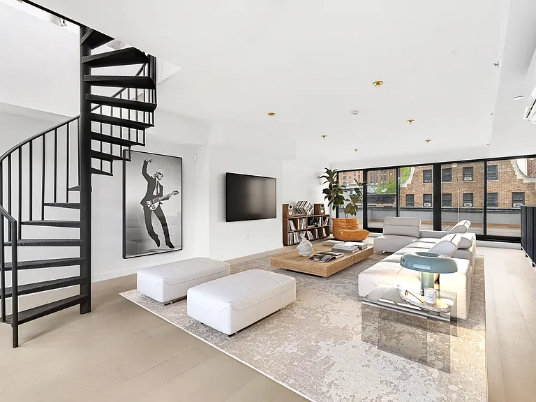 442 W 22nd St — Photo 15