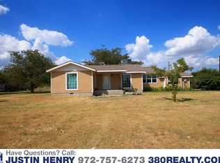 9518 Breezy Rd, Krum, TX 76249
