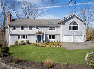 74 Powderhorn Dr, Ridgefield, CT 06877