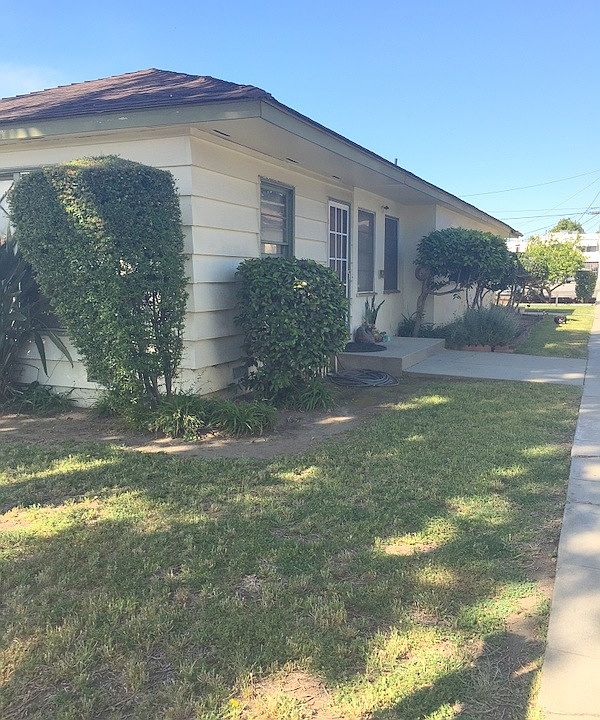 2nd image of 5933 Camellia Ave