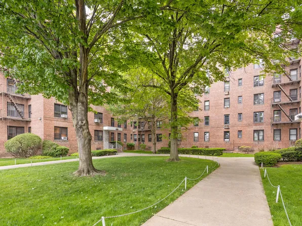 2547 W 2nd St Unit 2J, Brooklyn, NY 11223