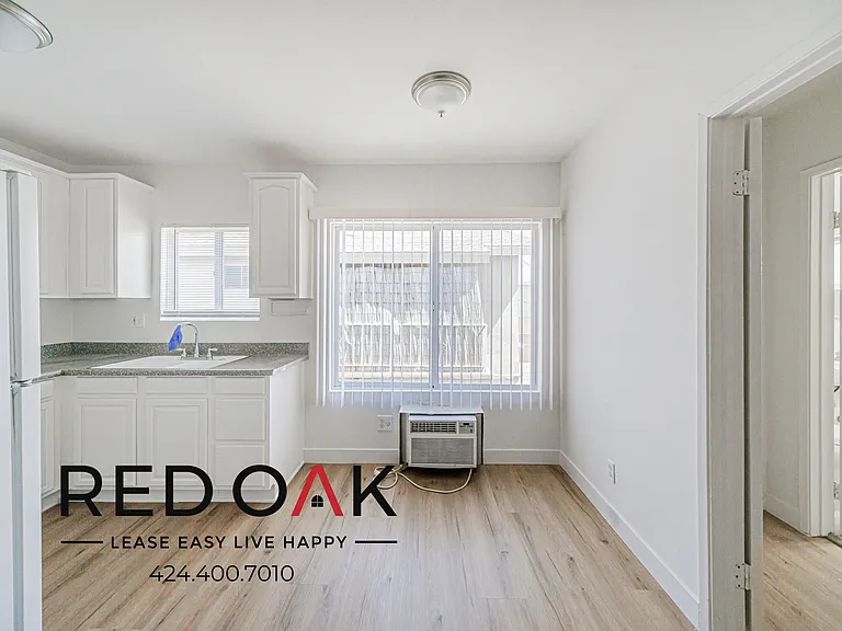 8720 Owensmouth Ave #9 — Photo 11