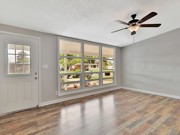 4th image of 427 Claudia Dr