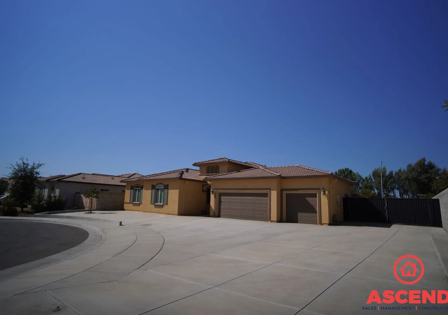 Glamourous Home Located off of Snow and Calloway! — Photo 2