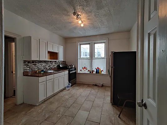 Rented by Signature Property Realty | media 2