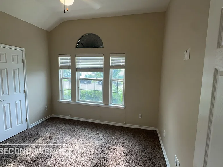 1011 Forest Oak — Photo 13