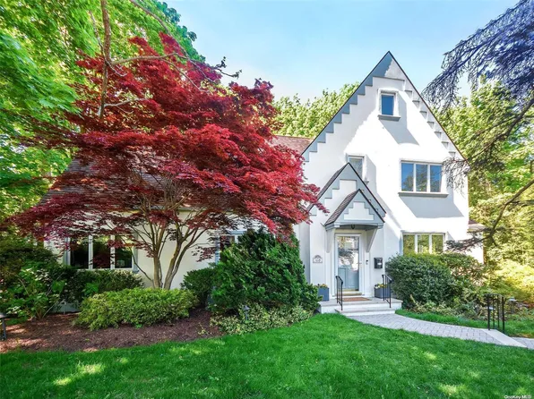 118 Luquer Road, Port Washington, NY 11050