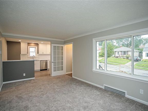 3rd image of 5211 E 115th St