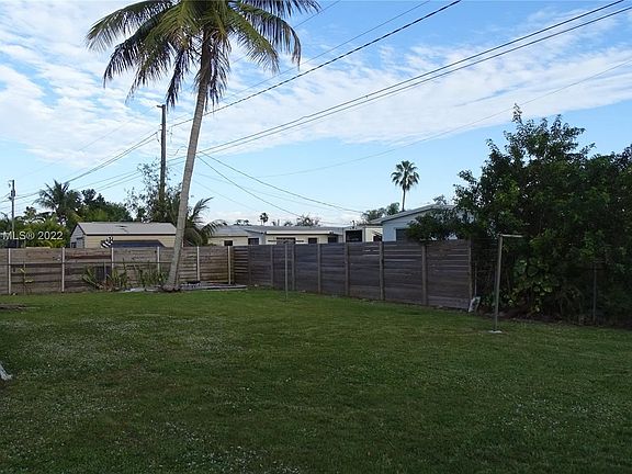 5th image of 10010 Bahia Dr
