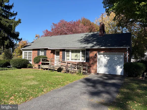 105 W Knowles Ave, Glenolden, PA 19036