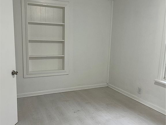 5th image of 357 Roxboro Rd