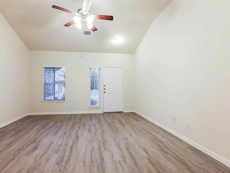 12258 Gemma — Photo 7