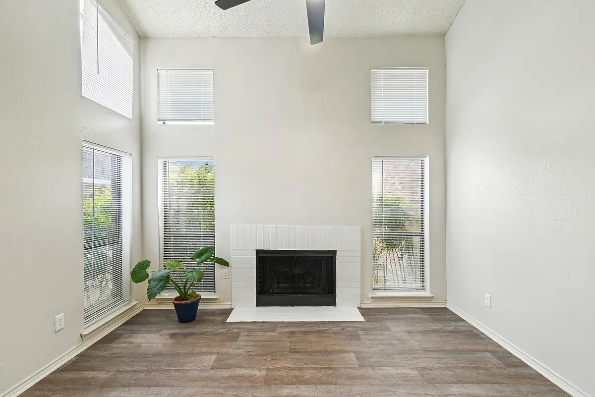 2-web-or-mls-4047 Childress Ave 4113101 Mesquite-1804-002 - EAST POINT