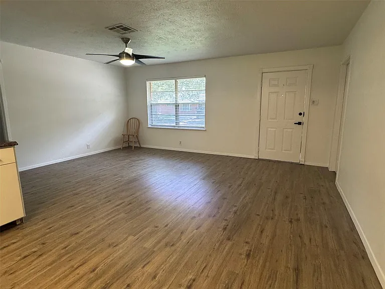 935 Creager St — Photo 4