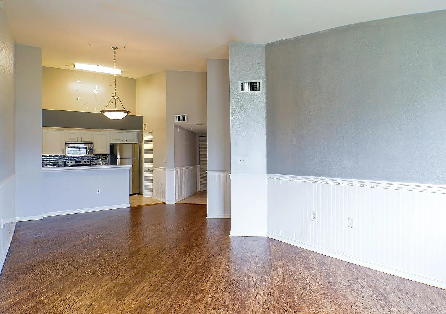 Well maintained 2 bed 2 bath Condo in the heart of Fort myers with lake view — Photo 3