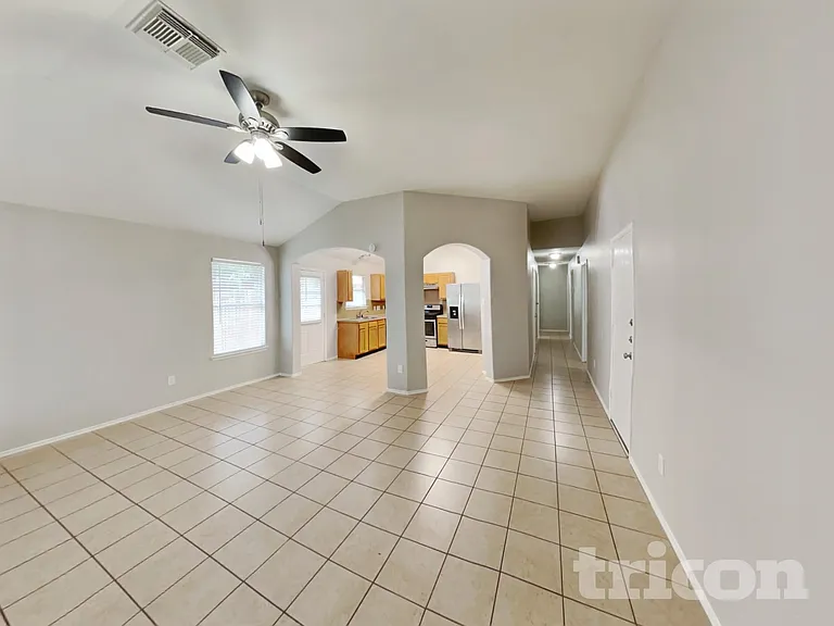 1403 Glens Ferry Ln — Photo 2