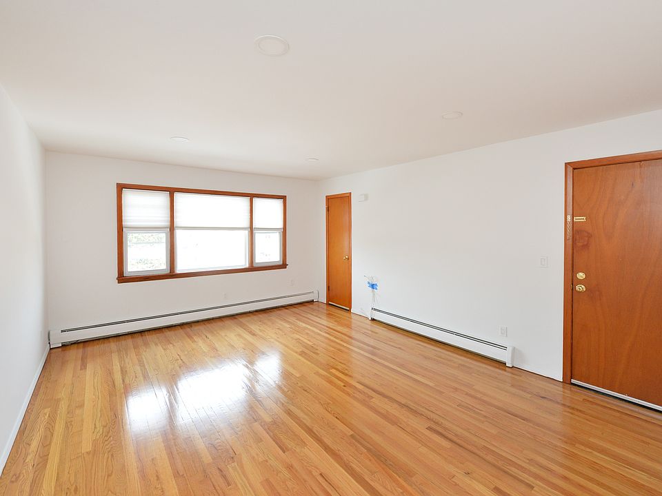 1st image of 11 Gregory Ct
