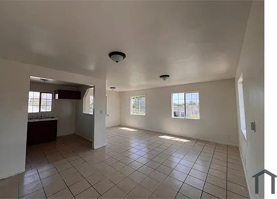 4 bed, 1412 sqft, $4,067 — Photo 3