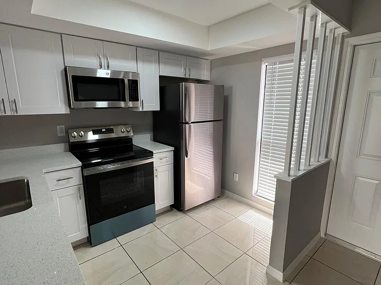811 SE 12th Ave #302 — Photo 14