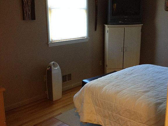 Master Bedroom (upstairs)