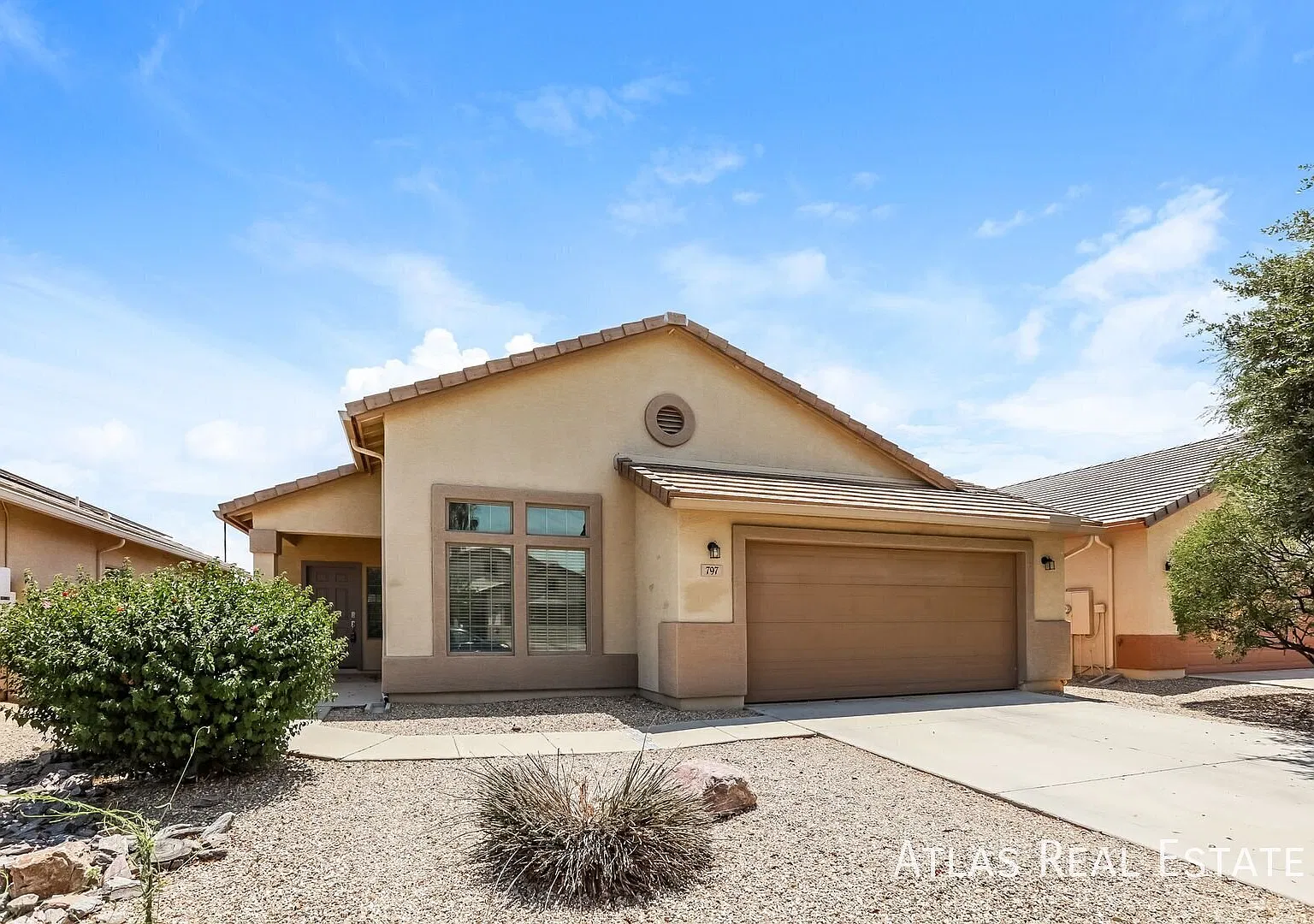 Gorgeous single story 4 bedroom 2 bath home in desirable Skyline Ranch — Photo 3