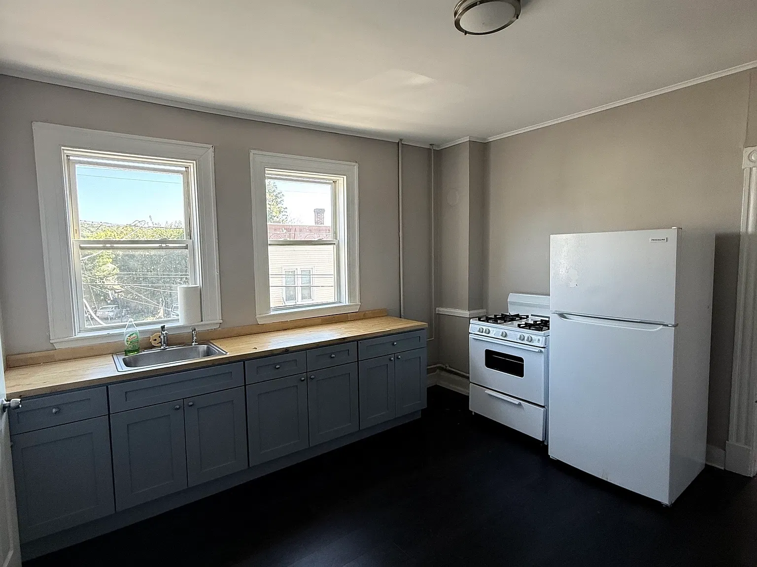 2 bed, 1.0 bath, 5958 sqft, $1,495 — Photo 3