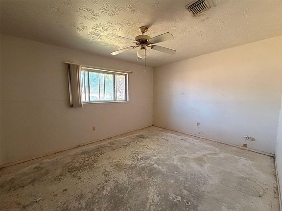 3rd image of 11807 Sharpview Dr